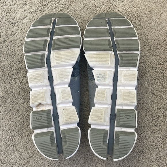 Woman’s On Running Cloud Running Sneaker Size 8 - Picture 8 of 8